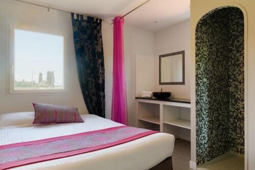 The Originals Boutique, Hotel Les Quatre Salines, Le Mont Saint-Michel Sud Roz sur Couesnon Bagian luar foto